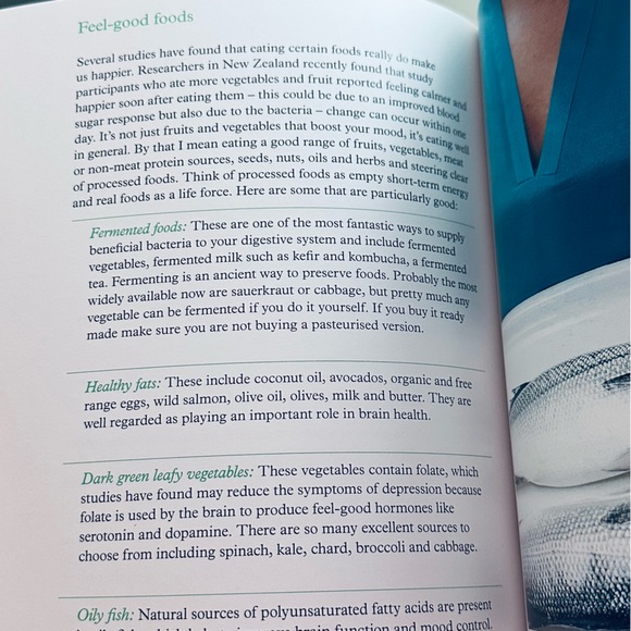 NEW Amelia Freer Eat Nourish Glow Paperback Cookbook Recipe Book - Picture 7 of 12